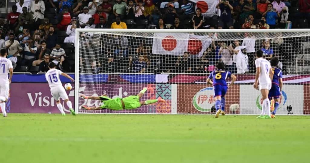 Đáng chú ý, thủ môn Leo Kokubo của Nhật Bản đã có một pha cản phá penalty xuất sắc, góp phần không nhỏ vào chiến thắng của đội tuyển. (Ảnh AFC News)